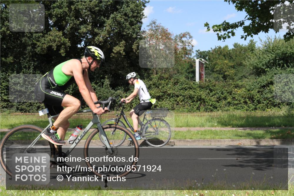 10.08.2025 - GEWOBA Citytriathlon Bremen Yannick Fuchs http://msf.ph/oto/8571924 10.08.2025 14:43:20 Radfahren 157, 205, 234, 251, 311, 462 meine-sportfotos.de