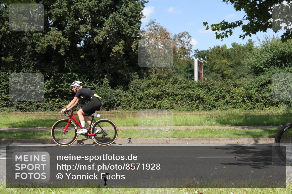 10.08.2025 - GEWOBA Citytriathlon Bremen Yannick Fuchs http://msf.ph/oto/8571928 10.08.2025 14:43:25 Radfahren 109, 157, 234, 251, 311, 462 meine-sportfotos.de