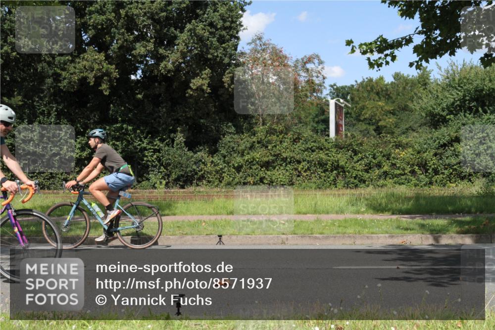 10.08.2025 - GEWOBA Citytriathlon Bremen Yannick Fuchs http://msf.ph/oto/8571937 10.08.2025 14:43:42 Radfahren 86, 109, 154, 163, 259, 325 meine-sportfotos.de