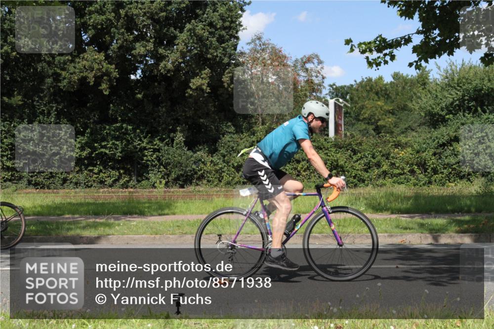 10.08.2025 - GEWOBA Citytriathlon Bremen Yannick Fuchs http://msf.ph/oto/8571938 10.08.2025 14:43:42 Radfahren 86, 109, 154, 163, 259, 325 meine-sportfotos.de