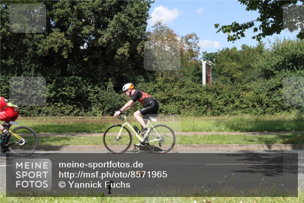 10.08.2025 - GEWOBA Citytriathlon Bremen Yannick Fuchs http://msf.ph/oto/8571965 10.08.2025 14:44:12 Radfahren 28, 267, 278, 298, 408, 445 meine-sportfotos.de