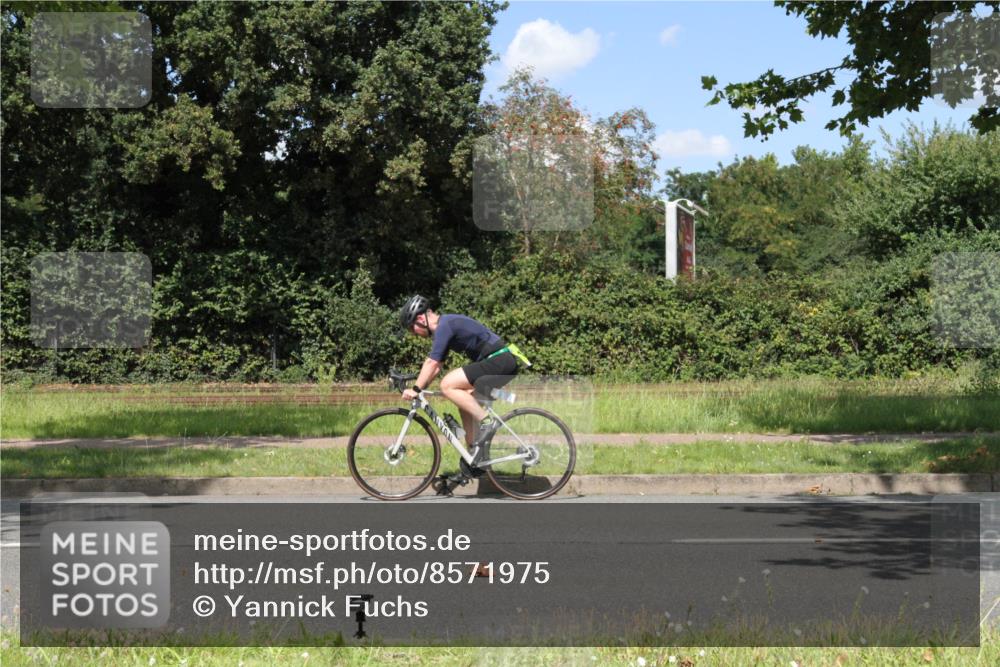10.08.2025 - GEWOBA Citytriathlon Bremen Yannick Fuchs http://msf.ph/oto/8571975 10.08.2025 14:44:19 Radfahren 9, 28, 267, 278, 408, 445 meine-sportfotos.de