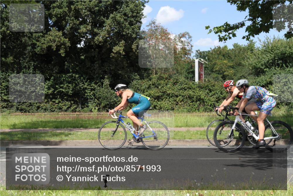 10.08.2025 - GEWOBA Citytriathlon Bremen Yannick Fuchs http://msf.ph/oto/8571993 10.08.2025 14:44:37 Radfahren 9, 73, 200, 208, 323, 383 meine-sportfotos.de