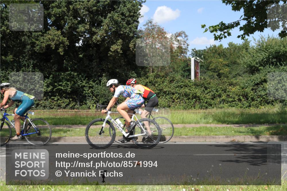 10.08.2025 - GEWOBA Citytriathlon Bremen Yannick Fuchs http://msf.ph/oto/8571994 10.08.2025 14:44:37 Radfahren 9, 73, 200, 208, 323, 383 meine-sportfotos.de