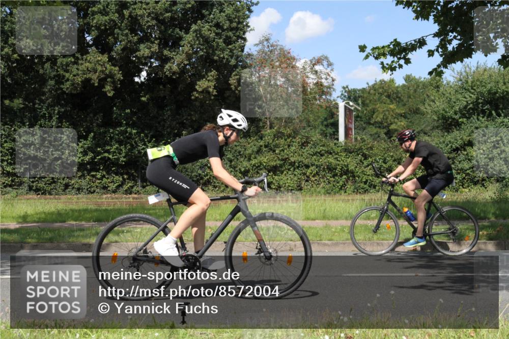 10.08.2025 - GEWOBA Citytriathlon Bremen Yannick Fuchs http://msf.ph/oto/8572004 10.08.2025 14:44:57 Radfahren 35, 73, 198, 326, 336, 346, 453, 484 meine-sportfotos.de