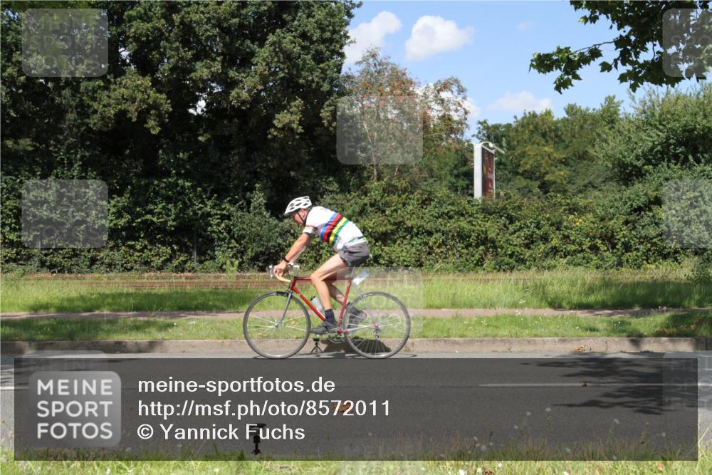 10.08.2025 - GEWOBA Citytriathlon Bremen Yannick Fuchs http://msf.ph/oto/8572011 10.08.2025 14:45:03 Radfahren 35, 198, 326, 336, 346, 453, 484, 497 meine-sportfotos.de