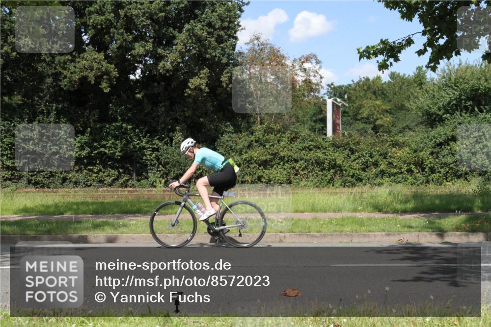 10.08.2025 - GEWOBA Citytriathlon Bremen Yannick Fuchs http://msf.ph/oto/8572023 10.08.2025 14:45:17 Radfahren 221, 326, 336, 453, 497 meine-sportfotos.de