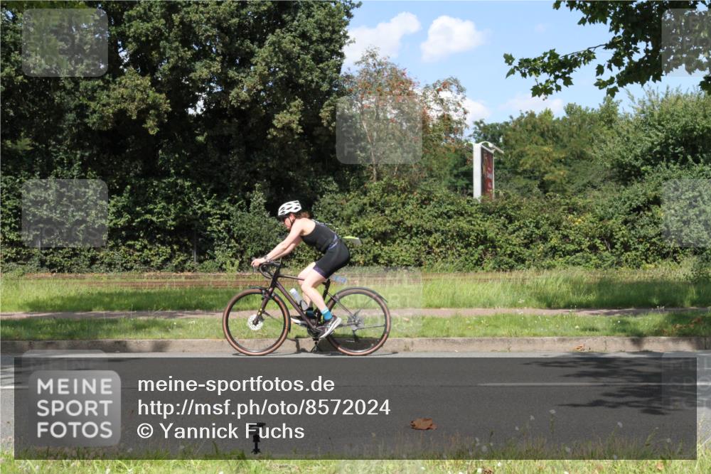 10.08.2025 - GEWOBA Citytriathlon Bremen Yannick Fuchs http://msf.ph/oto/8572024 10.08.2025 14:45:20 Radfahren 221, 326, 336, 349, 453, 497, 532 meine-sportfotos.de