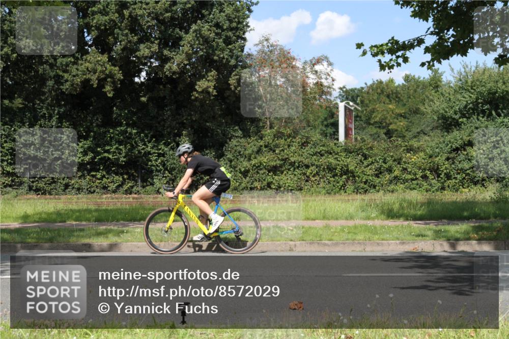 10.08.2025 - GEWOBA Citytriathlon Bremen Yannick Fuchs http://msf.ph/oto/8572029 10.08.2025 14:45:32 Radfahren 160, 202, 221, 247, 332, 349, 360, 532 meine-sportfotos.de