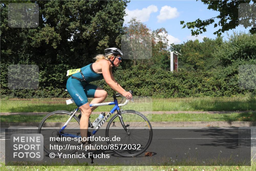 10.08.2025 - GEWOBA Citytriathlon Bremen Yannick Fuchs http://msf.ph/oto/8572032 10.08.2025 14:45:35 Radfahren 160, 202, 221, 247, 273, 332, 349, 360, 532 meine-sportfotos.de