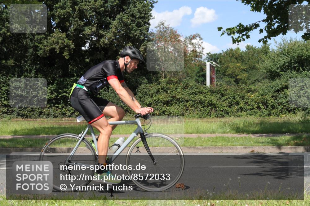 10.08.2025 - GEWOBA Citytriathlon Bremen Yannick Fuchs http://msf.ph/oto/8572033 10.08.2025 14:45:36 Radfahren 160, 166, 202, 221, 247, 273, 332, 349, 360, 532 meine-sportfotos.de