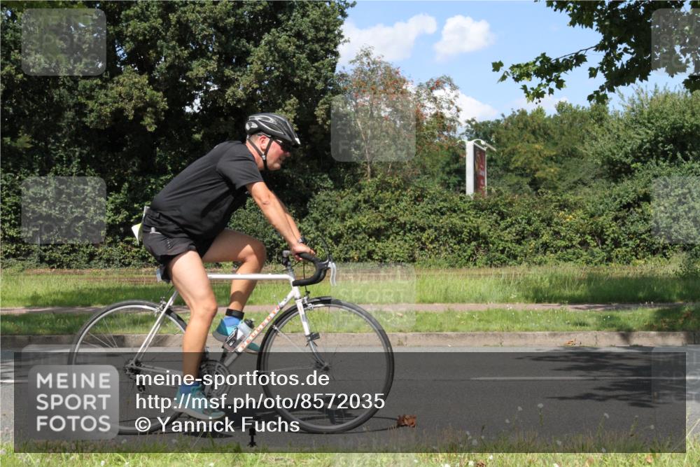 10.08.2025 - GEWOBA Citytriathlon Bremen Yannick Fuchs http://msf.ph/oto/8572035 10.08.2025 14:45:40 Radfahren 99, 160, 166, 202, 247, 273, 332, 349, 360, 441, 532 meine-sportfotos.de