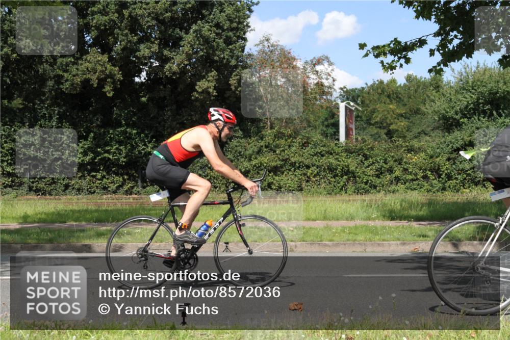 10.08.2025 - GEWOBA Citytriathlon Bremen Yannick Fuchs http://msf.ph/oto/8572036 10.08.2025 14:45:40 Radfahren 99, 160, 166, 202, 247, 273, 332, 349, 360, 441, 532 meine-sportfotos.de