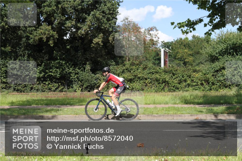 10.08.2025 - GEWOBA Citytriathlon Bremen Yannick Fuchs http://msf.ph/oto/8572040 10.08.2025 14:45:48 Radfahren 99, 160, 166, 182, 247, 273, 332, 404, 441 meine-sportfotos.de