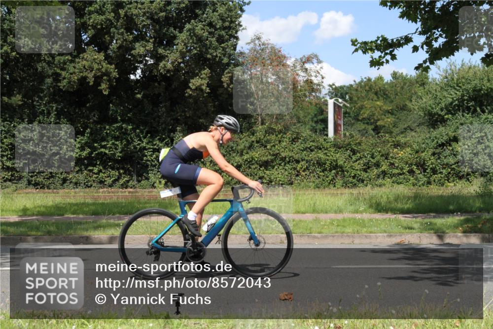 10.08.2025 - GEWOBA Citytriathlon Bremen Yannick Fuchs http://msf.ph/oto/8572043 10.08.2025 14:45:52 Radfahren 99, 160, 166, 182, 269, 273, 404, 441 meine-sportfotos.de