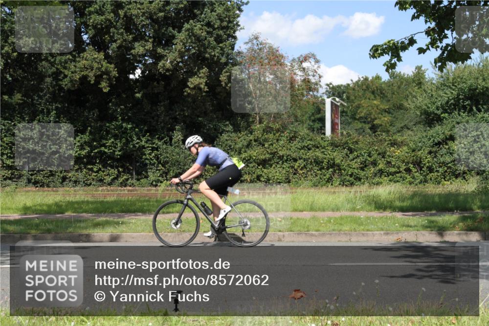 10.08.2025 - GEWOBA Citytriathlon Bremen Yannick Fuchs http://msf.ph/oto/8572062 10.08.2025 14:46:38 Radfahren 358, 396, 406 meine-sportfotos.de