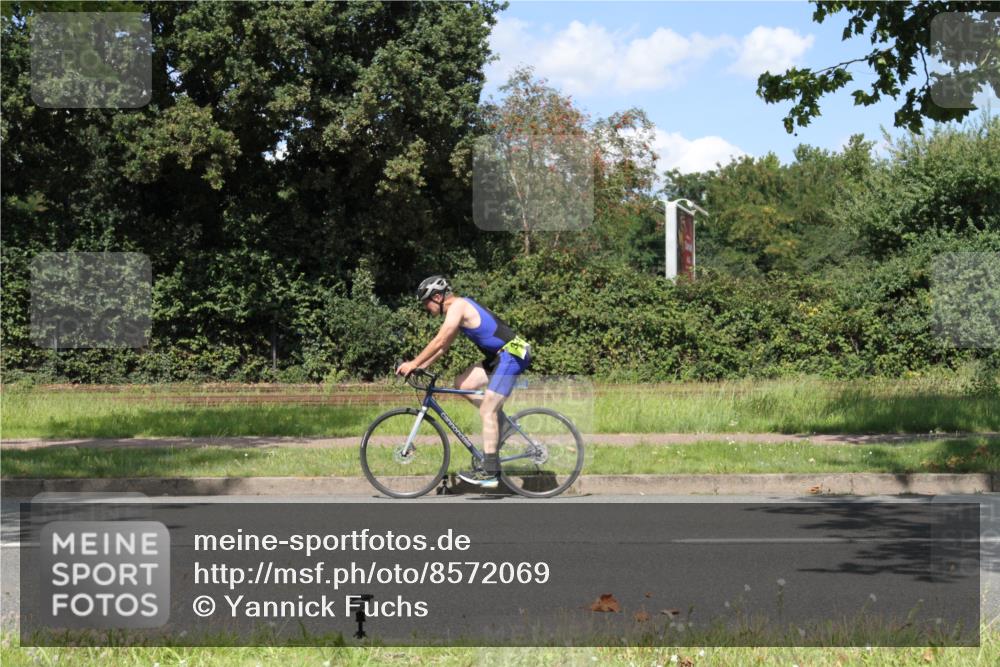 10.08.2025 - GEWOBA Citytriathlon Bremen Yannick Fuchs http://msf.ph/oto/8572069 10.08.2025 14:46:57 Radfahren 128, 140, 158, 320, 396 meine-sportfotos.de