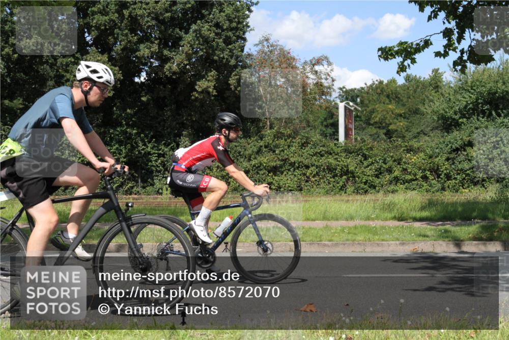 10.08.2025 - GEWOBA Citytriathlon Bremen Yannick Fuchs http://msf.ph/oto/8572070 10.08.2025 14:46:58 Radfahren 128, 140, 158, 320, 396 meine-sportfotos.de