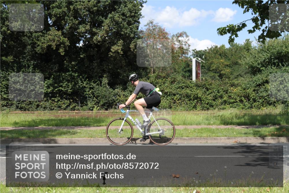 10.08.2025 - GEWOBA Citytriathlon Bremen Yannick Fuchs http://msf.ph/oto/8572072 10.08.2025 14:47:00 Radfahren 128, 140, 158, 220, 320, 396 meine-sportfotos.de