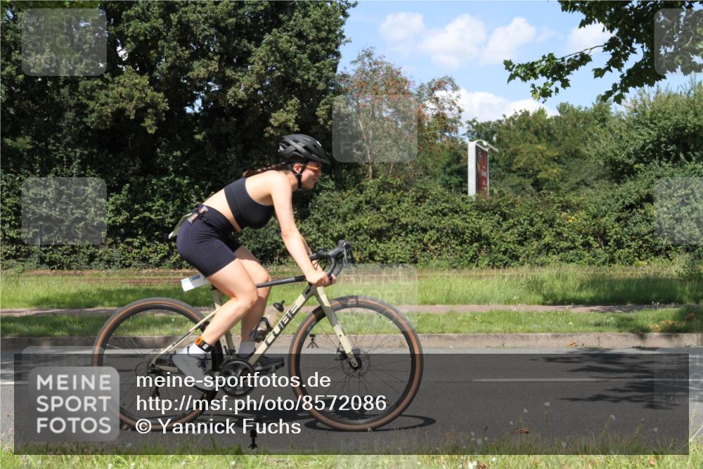 10.08.2025 - GEWOBA Citytriathlon Bremen Yannick Fuchs http://msf.ph/oto/8572086 10.08.2025 14:47:45 Radfahren 382, 418, 448, 467, 483 meine-sportfotos.de