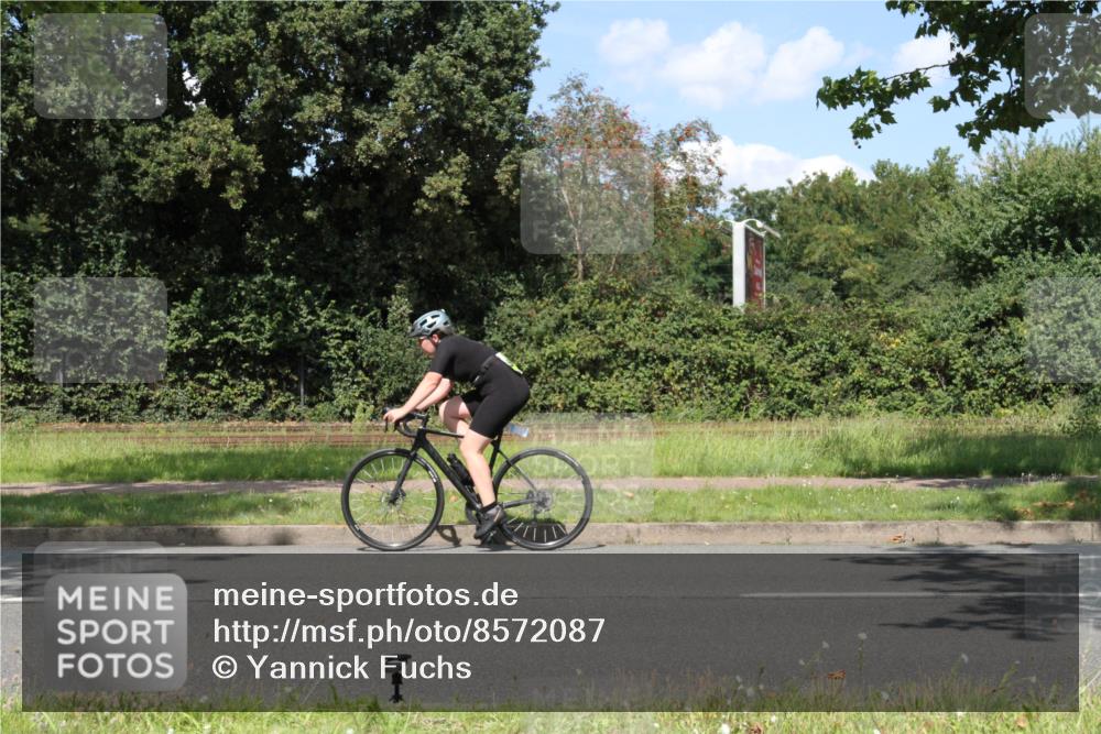 10.08.2025 - GEWOBA Citytriathlon Bremen Yannick Fuchs http://msf.ph/oto/8572087 10.08.2025 14:47:48 Radfahren 331, 382, 418, 467, 483 meine-sportfotos.de