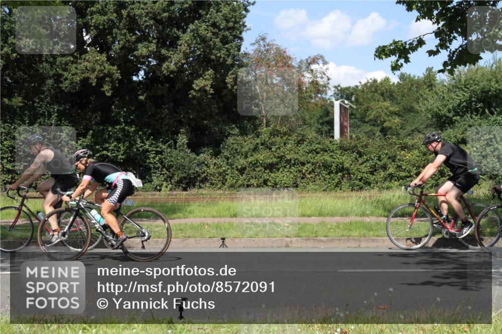 10.08.2025 - GEWOBA Citytriathlon Bremen Yannick Fuchs http://msf.ph/oto/8572091 10.08.2025 14:47:50 Radfahren 331, 382, 418, 467, 483 meine-sportfotos.de