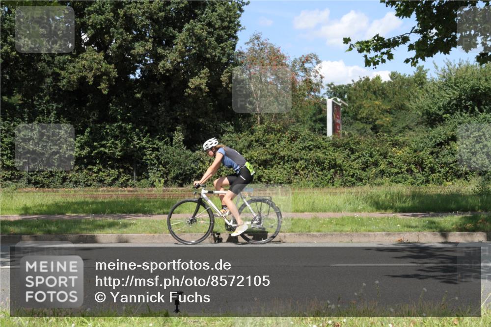 10.08.2025 - GEWOBA Citytriathlon Bremen Yannick Fuchs http://msf.ph/oto/8572105 10.08.2025 14:48:23 Radfahren 189, 196, 457 meine-sportfotos.de