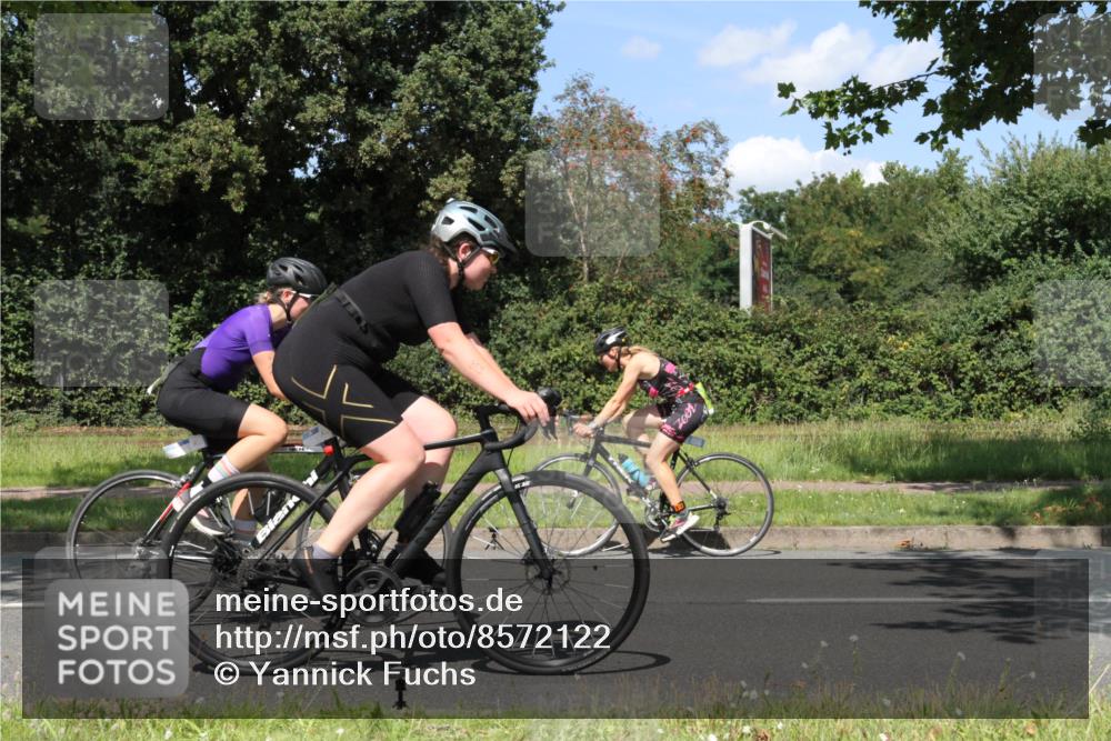 10.08.2025 - GEWOBA Citytriathlon Bremen Yannick Fuchs http://msf.ph/oto/8572122 10.08.2025 14:48:46 Radfahren 179, 181, 276, 365, 389, 426, 487 meine-sportfotos.de