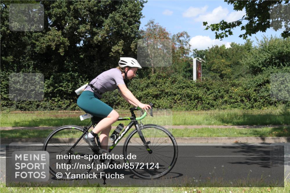 10.08.2025 - GEWOBA Citytriathlon Bremen Yannick Fuchs http://msf.ph/oto/8572124 10.08.2025 14:48:47 Radfahren 179, 181, 276, 365, 389, 426, 487 meine-sportfotos.de