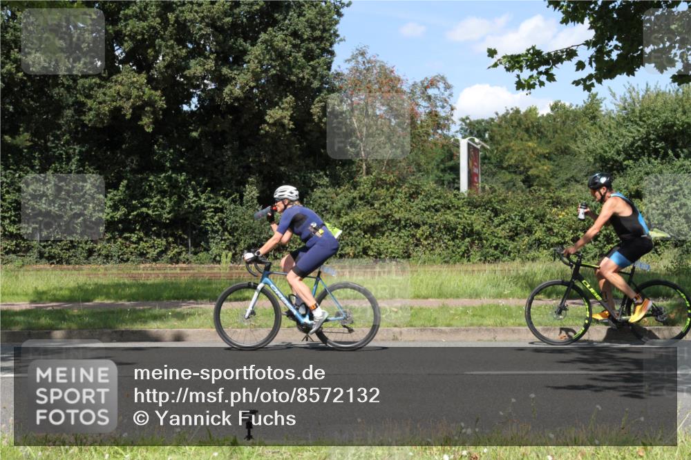 10.08.2025 - GEWOBA Citytriathlon Bremen Yannick Fuchs http://msf.ph/oto/8572132 10.08.2025 14:48:58 Radfahren 179, 181, 276, 318, 351, 365, 403, 426, 487 meine-sportfotos.de