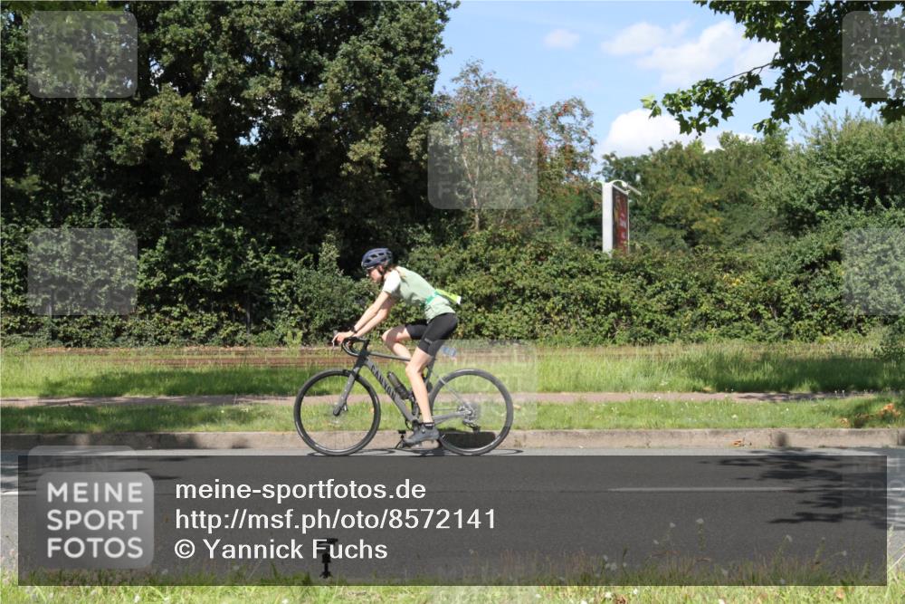 10.08.2025 - GEWOBA Citytriathlon Bremen Yannick Fuchs http://msf.ph/oto/8572141 10.08.2025 14:49:13 Radfahren 318, 351, 373, 401, 403 meine-sportfotos.de