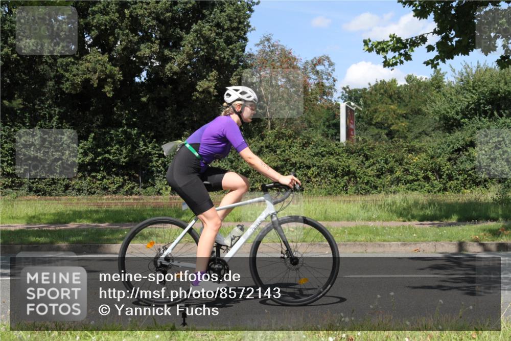 10.08.2025 - GEWOBA Citytriathlon Bremen Yannick Fuchs http://msf.ph/oto/8572143 10.08.2025 14:49:17 Radfahren 351, 373, 401, 403 meine-sportfotos.de