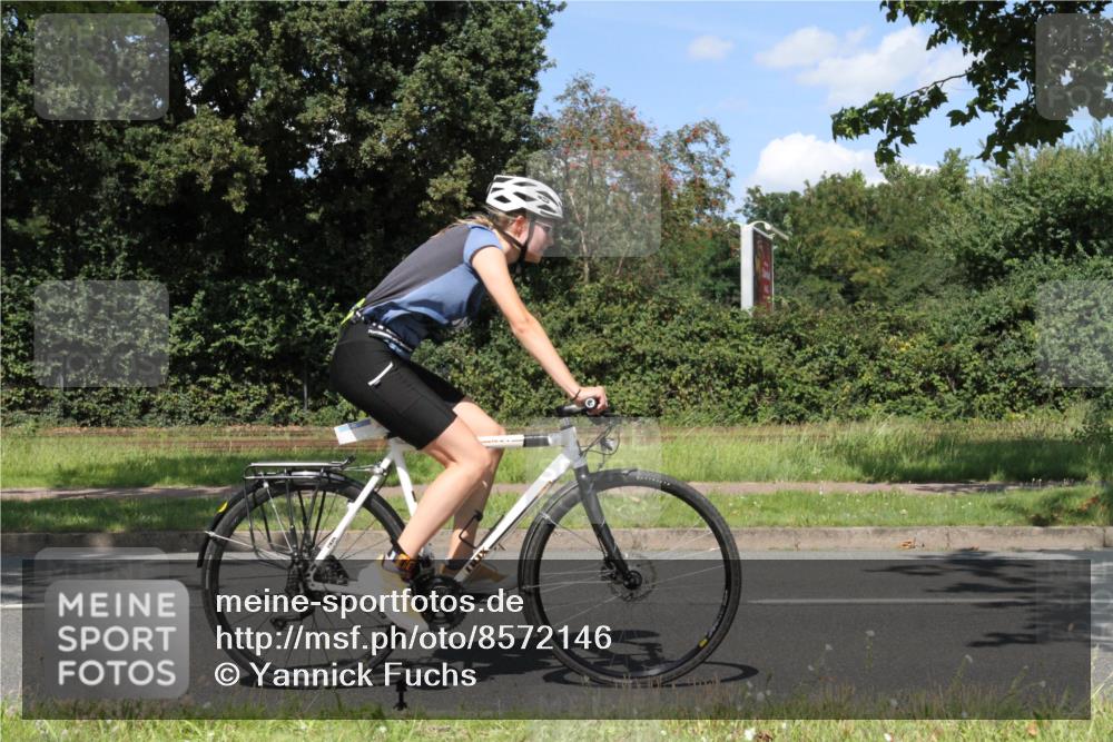 10.08.2025 - GEWOBA Citytriathlon Bremen Yannick Fuchs http://msf.ph/oto/8572146 10.08.2025 14:49:23 Radfahren 286, 373, 401, 461, 491 meine-sportfotos.de