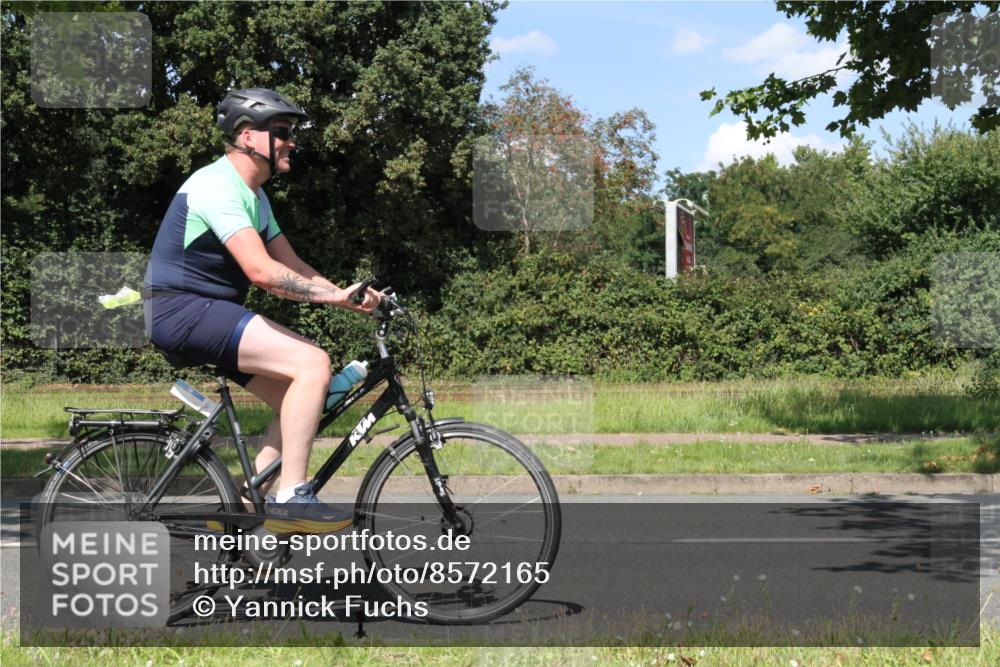 10.08.2025 - GEWOBA Citytriathlon Bremen Yannick Fuchs http://msf.ph/oto/8572165 10.08.2025 14:49:56 Radfahren 6, 120, 169, 193, 293, 305, 322, 356, 400, 407, 466, 509 meine-sportfotos.de