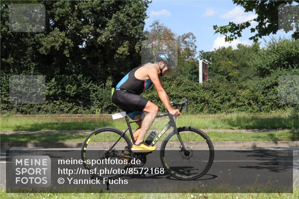 10.08.2025 - GEWOBA Citytriathlon Bremen Yannick Fuchs http://msf.ph/oto/8572168 10.08.2025 14:50:05 Radfahren 120, 193, 293, 322, 352, 356, 400, 410, 509 meine-sportfotos.de