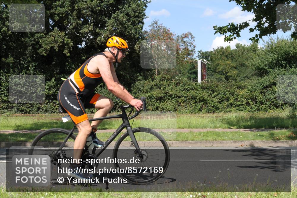 10.08.2025 - GEWOBA Citytriathlon Bremen Yannick Fuchs http://msf.ph/oto/8572169 10.08.2025 14:50:06 Radfahren 120, 193, 293, 322, 352, 356, 400, 410, 509 meine-sportfotos.de
