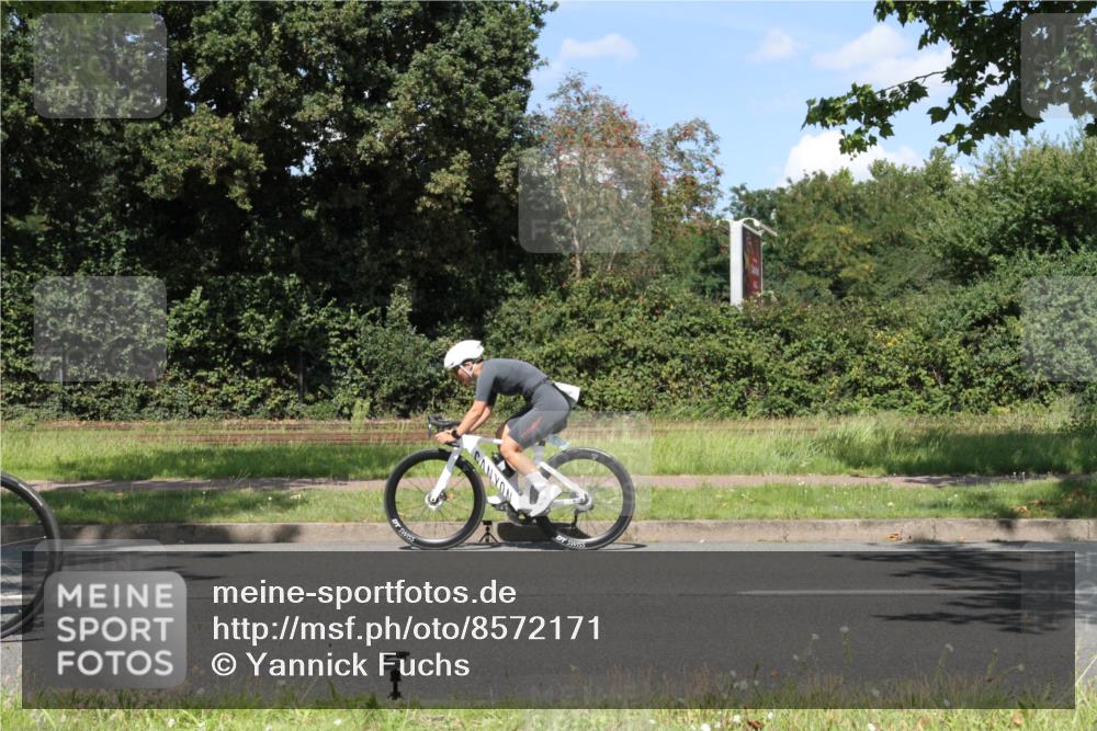 10.08.2025 - GEWOBA Citytriathlon Bremen Yannick Fuchs http://msf.ph/oto/8572171 10.08.2025 14:50:10 Radfahren 120, 293, 322, 352, 356, 400, 410 meine-sportfotos.de