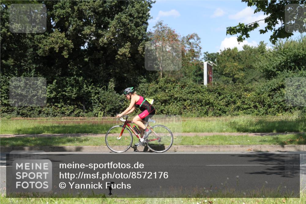 10.08.2025 - GEWOBA Citytriathlon Bremen Yannick Fuchs http://msf.ph/oto/8572176 10.08.2025 14:50:14 Radfahren 120, 293, 352, 356, 400, 410, 504 meine-sportfotos.de