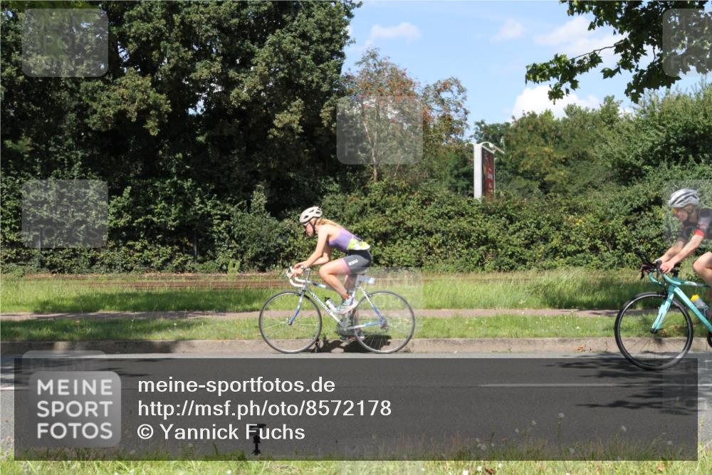 10.08.2025 - GEWOBA Citytriathlon Bremen Yannick Fuchs http://msf.ph/oto/8572178 10.08.2025 14:50:16 Radfahren 120, 231, 352, 356, 400, 410, 504 meine-sportfotos.de
