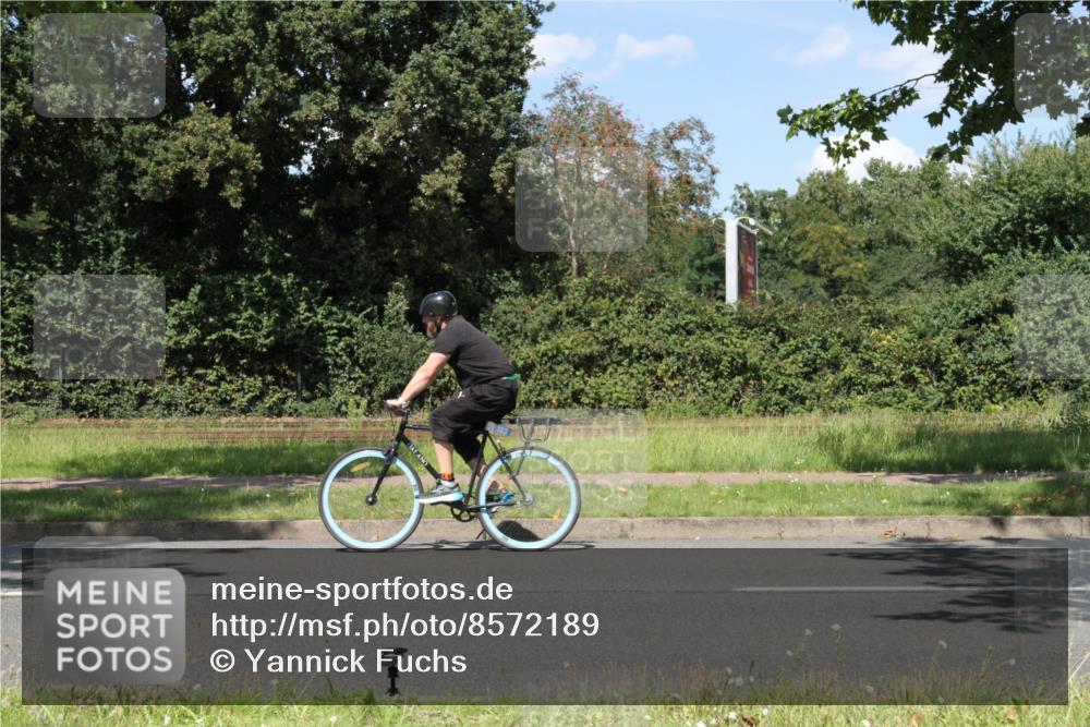 10.08.2025 - GEWOBA Citytriathlon Bremen Yannick Fuchs http://msf.ph/oto/8572189 10.08.2025 14:50:43 Radfahren 275, 416 meine-sportfotos.de