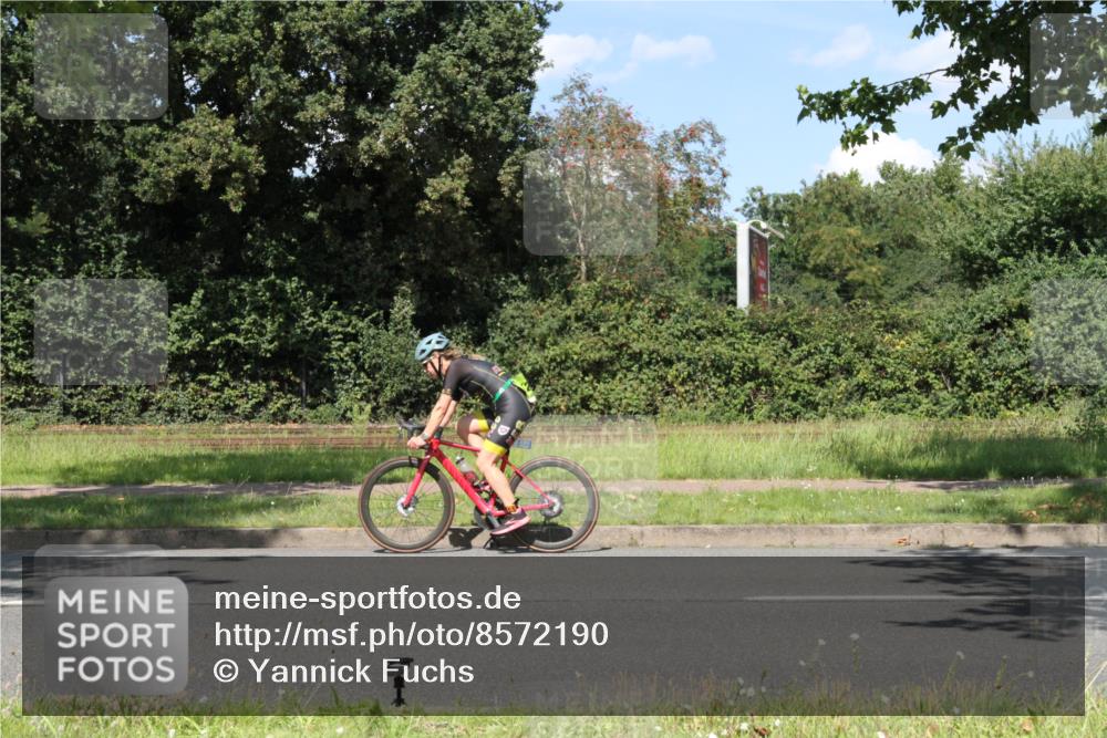 10.08.2025 - GEWOBA Citytriathlon Bremen Yannick Fuchs http://msf.ph/oto/8572190 10.08.2025 14:50:47 Radfahren 275, 416 meine-sportfotos.de