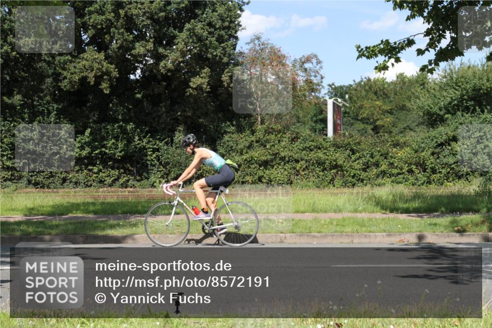10.08.2025 - GEWOBA Citytriathlon Bremen Yannick Fuchs http://msf.ph/oto/8572191 10.08.2025 14:51:00 Radfahren 275, 379, 411, 470 meine-sportfotos.de