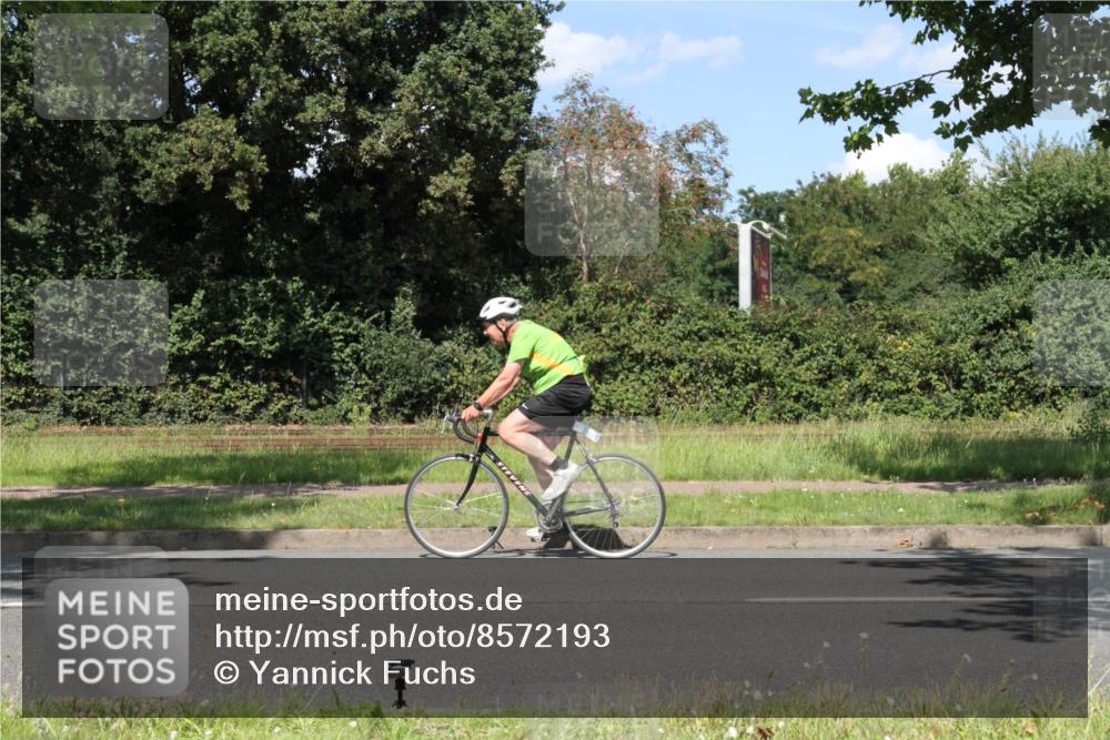 10.08.2025 - GEWOBA Citytriathlon Bremen Yannick Fuchs http://msf.ph/oto/8572193 10.08.2025 14:51:02 Radfahren 275, 379, 411, 470, 494 meine-sportfotos.de