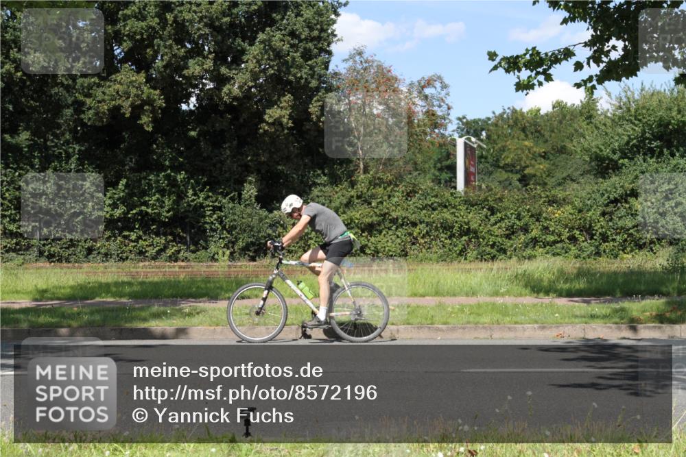 10.08.2025 - GEWOBA Citytriathlon Bremen Yannick Fuchs http://msf.ph/oto/8572196 10.08.2025 14:51:08 Radfahren 338, 379, 411, 470, 494 meine-sportfotos.de