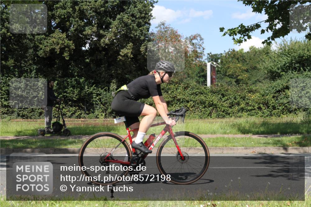 10.08.2025 - GEWOBA Citytriathlon Bremen Yannick Fuchs http://msf.ph/oto/8572198 10.08.2025 14:51:11 Radfahren 338, 379, 399, 411, 470, 494 meine-sportfotos.de