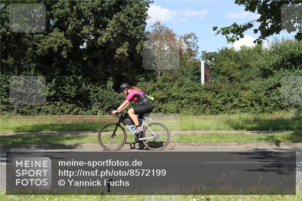 10.08.2025 - GEWOBA Citytriathlon Bremen Yannick Fuchs http://msf.ph/oto/8572199 10.08.2025 14:51:14 Radfahren 212, 338, 379, 399, 411, 470, 492, 494 meine-sportfotos.de