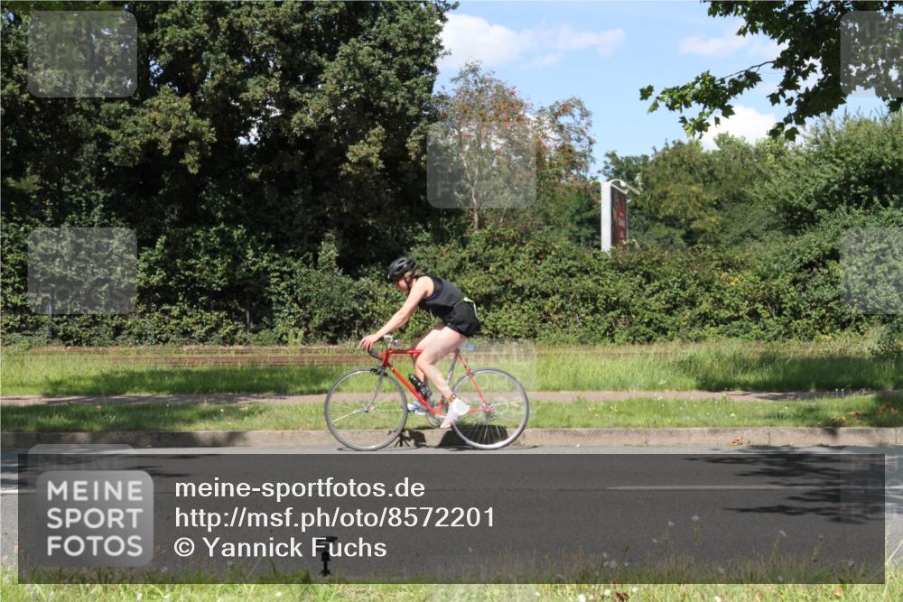 10.08.2025 - GEWOBA Citytriathlon Bremen Yannick Fuchs http://msf.ph/oto/8572201 10.08.2025 14:51:16 Radfahren 212, 338, 379, 399, 411, 468, 470, 492, 494 meine-sportfotos.de