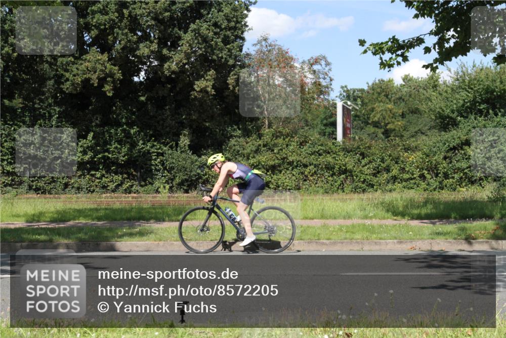 10.08.2025 - GEWOBA Citytriathlon Bremen Yannick Fuchs http://msf.ph/oto/8572205 10.08.2025 14:51:20 Radfahren 212, 338, 379, 399, 411, 468, 470, 492, 494 meine-sportfotos.de