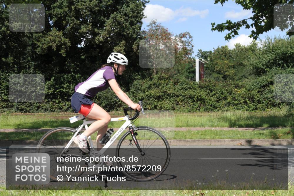 10.08.2025 - GEWOBA Citytriathlon Bremen Yannick Fuchs http://msf.ph/oto/8572209 10.08.2025 14:51:26 Radfahren 212, 338, 374, 399, 468, 492, 494 meine-sportfotos.de