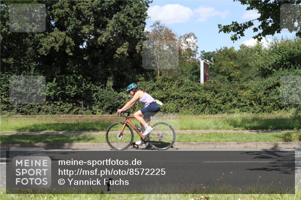 10.08.2025 - GEWOBA Citytriathlon Bremen Yannick Fuchs http://msf.ph/oto/8572225 10.08.2025 14:51:58 Radfahren 183, 315, 321, 341, 368, 428, 523 meine-sportfotos.de
